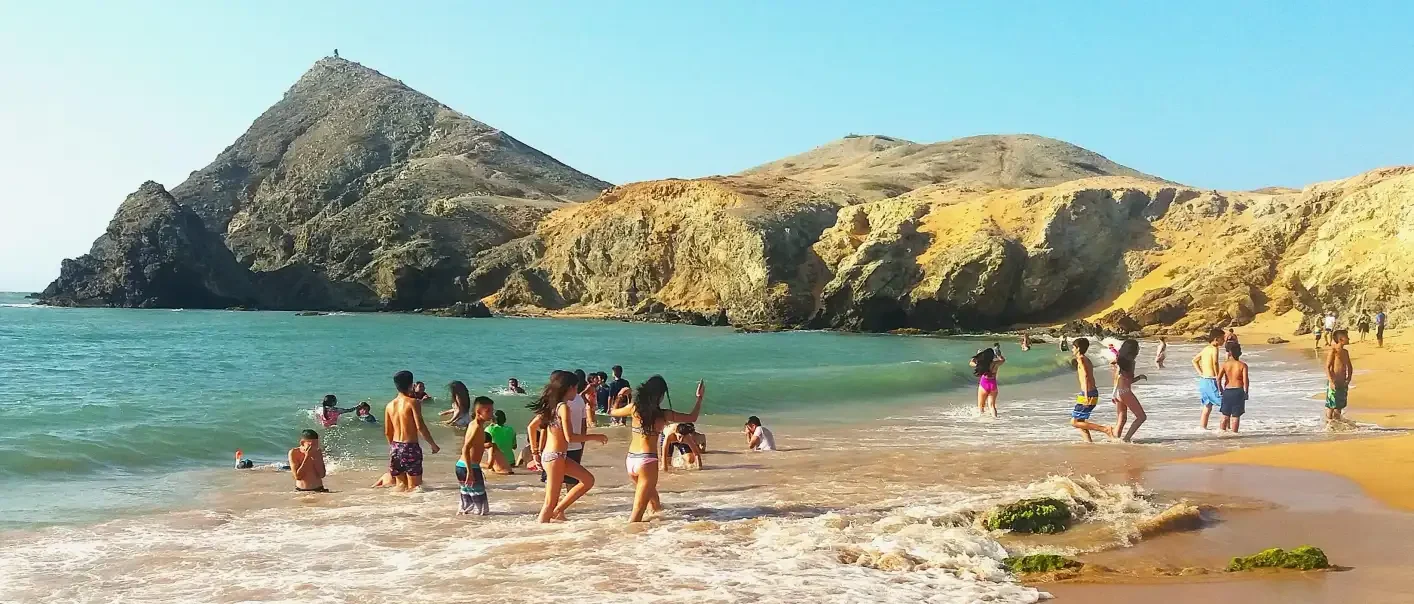 Colegio Alemán — Playa Dorada y Pilón de Azúcar al fondo