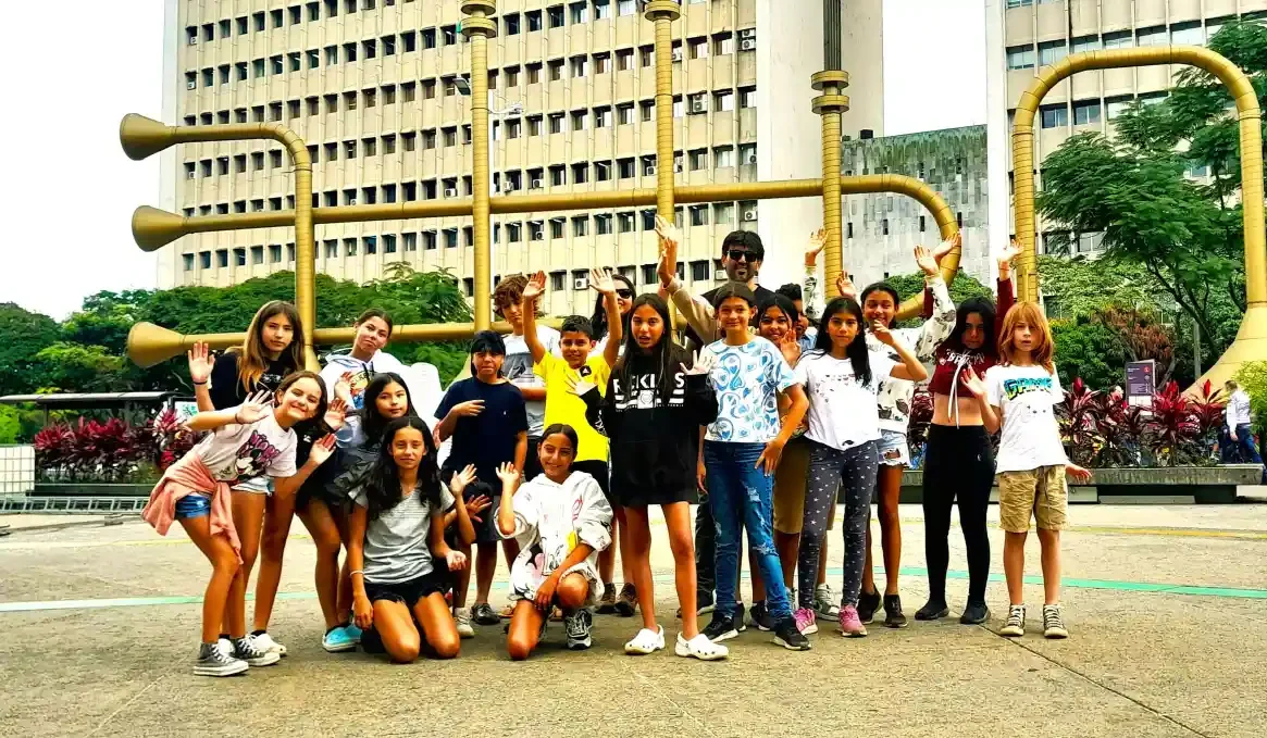 Liceo Inglés — Plazoleta Jairo Varela - Valle del Cauca