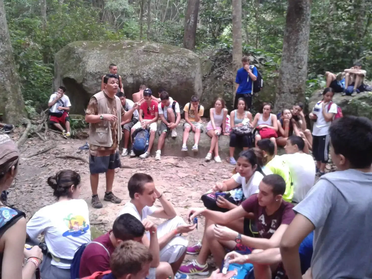 Colegio Jefferson — Charla educativa en el Pueblito Chairama en Tayrona