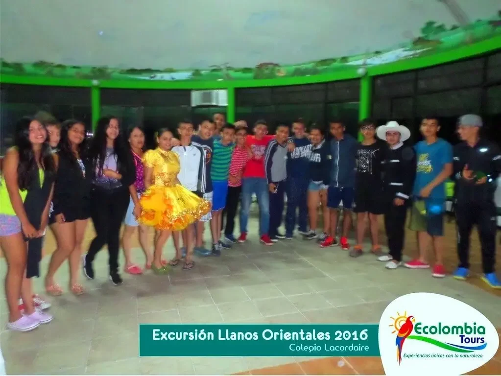 Con los bailarines y musicos de joropo