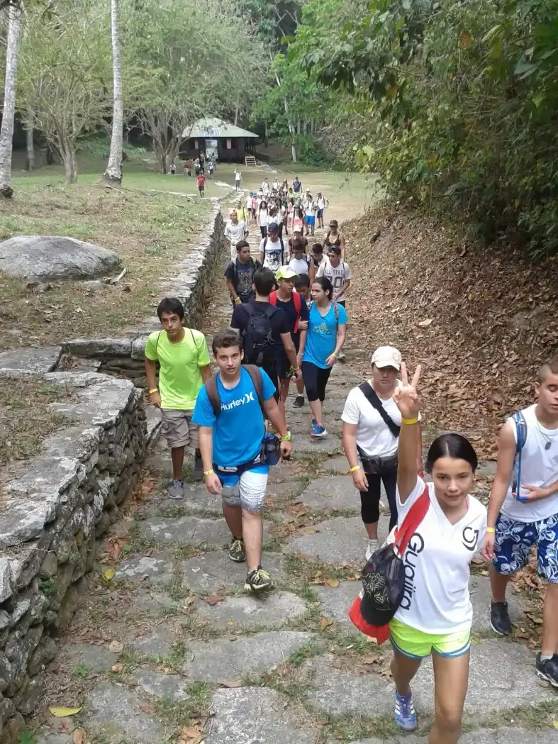 Colegio Jefferson — Pueblito Chairama en Tayrona