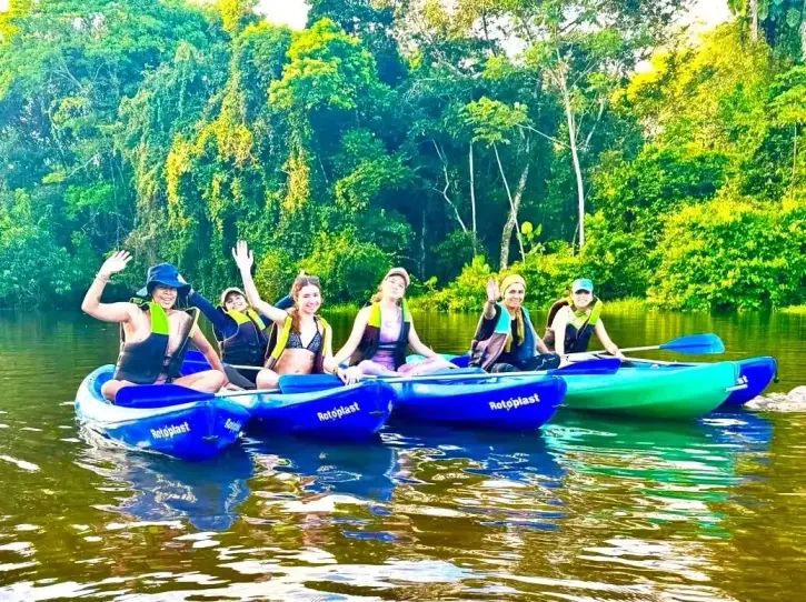 Liceo Benalcázar — Recorrido en kayaks en el Lago de Marasha