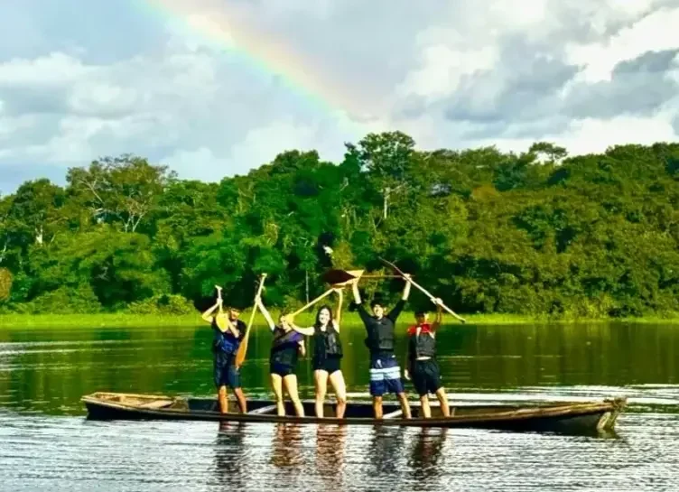 Colegio Berchmans — Canotaje en el Lago de Tarapoto