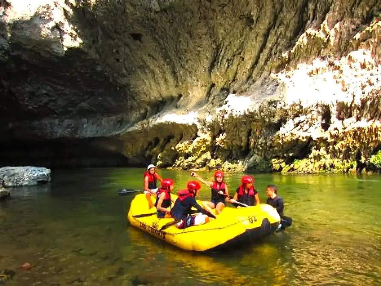 Reserva Natural Rio Claro de Rafting