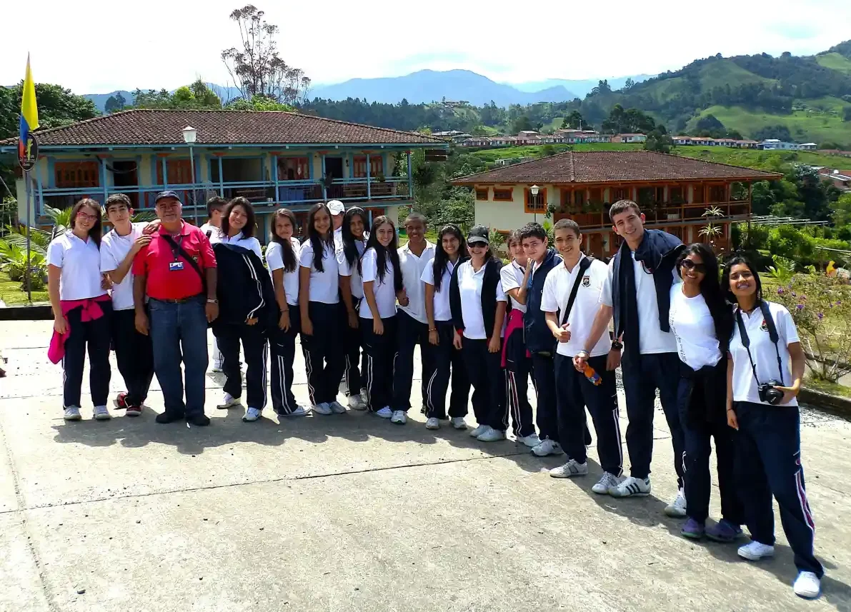 Colegio Anglo Hispano — Salento Intercambio Socio Cultural y Deportivo en colegio