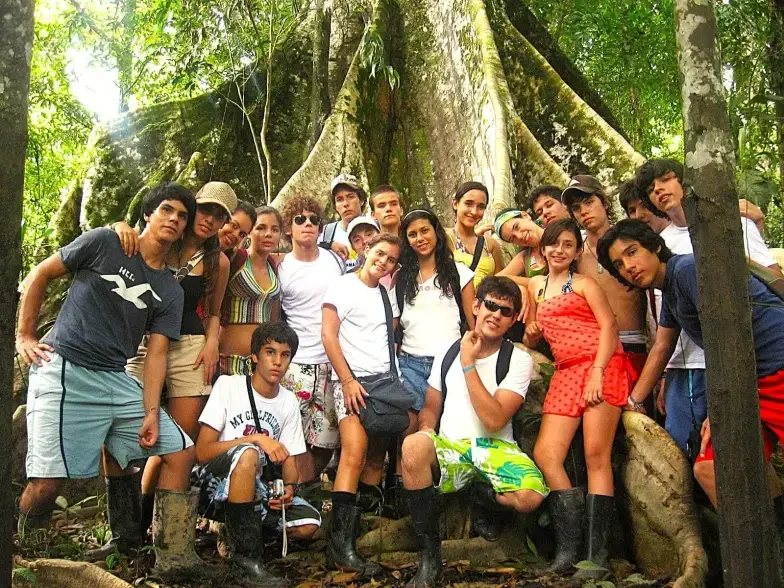 Colegio Bennett — Caminata en la selva (ceiba gigante)