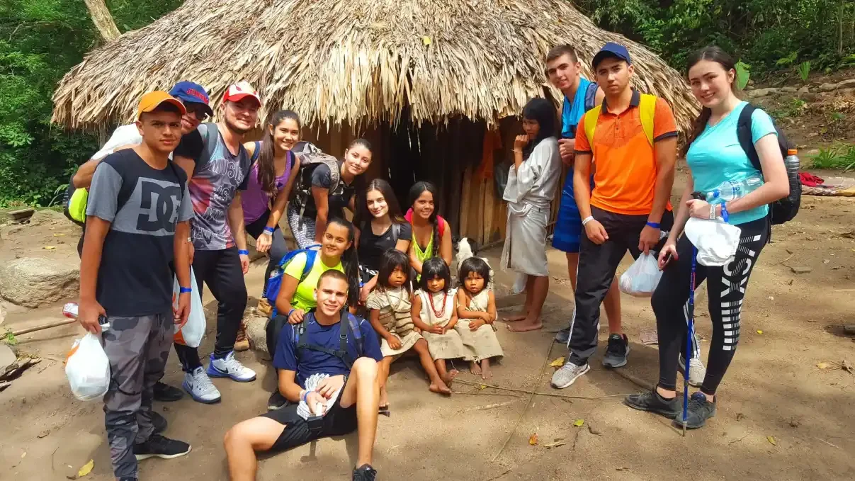 Liceo Inglés — Donación de viveres a indígenas kogis