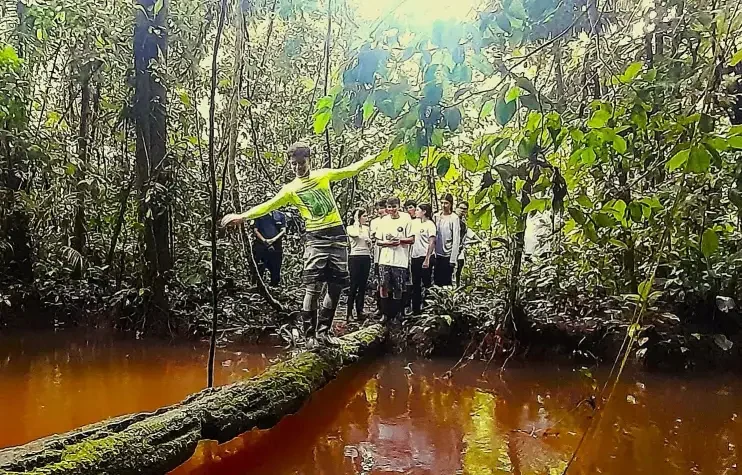 Colegio Luis Horacio Gómez — Caminata en la selva