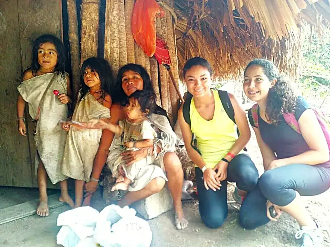 Colegio Gimnasio La Colina — Donación de viveres a indígenas Kogis