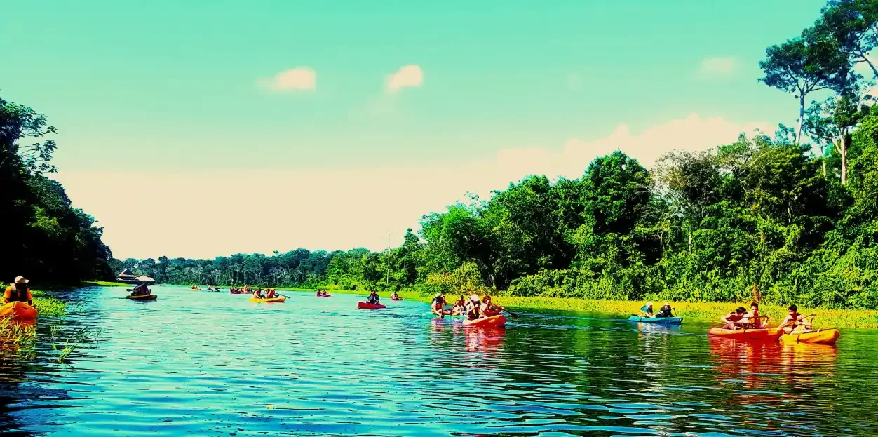 Colegio Lacordaire — Kayak en el Lago de Marasha