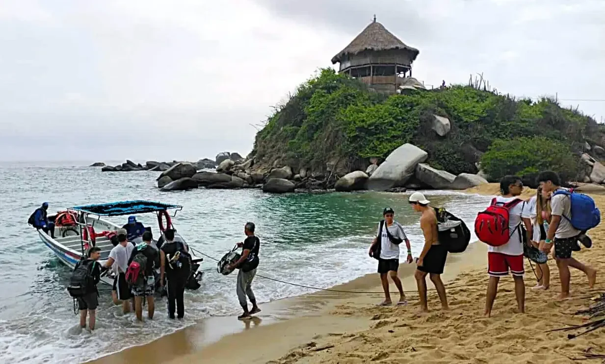 Colegio Gimnasio Inglés — Abordando lancha rumbo a Playa Taganga