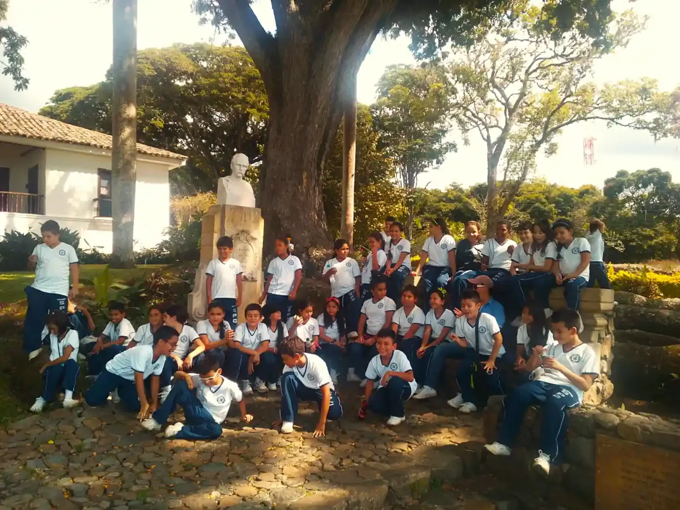 Colegio San Pedro Claver — Hacienda El Paraíso - Valle del Cauca