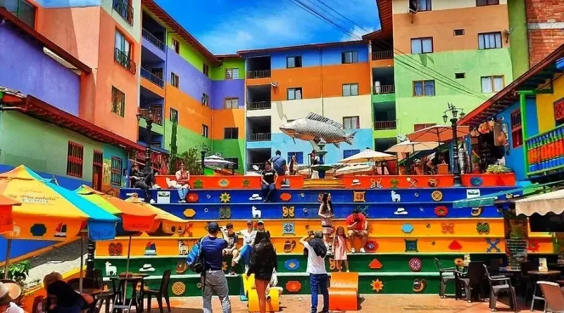 Plazoleta de Los Zocalos Guatape