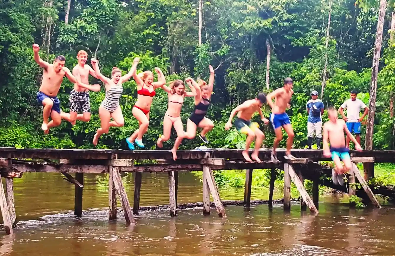 Estudiantes internacionales de intercambio — Quebrada Tacana