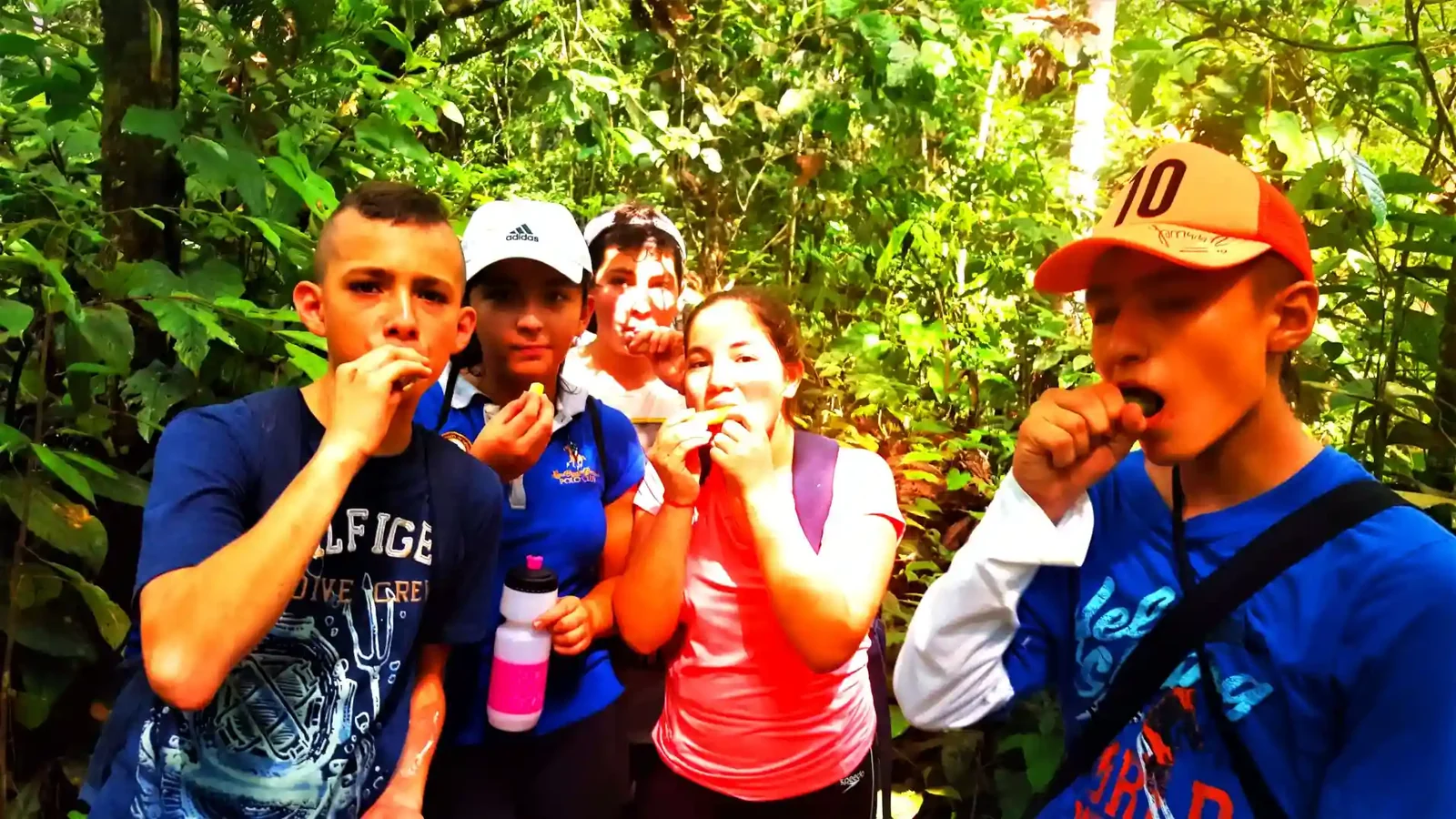 Colegio Alemán — Degustando frutos amazónicos