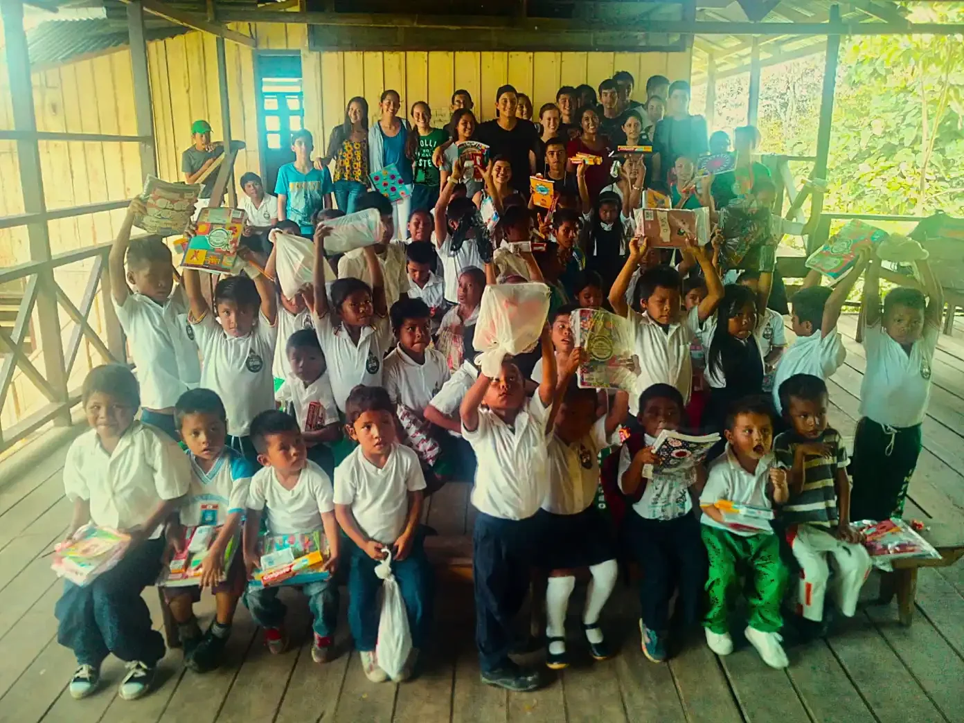 Colegio Gimnasio Inglés — Donación de útiles escolares