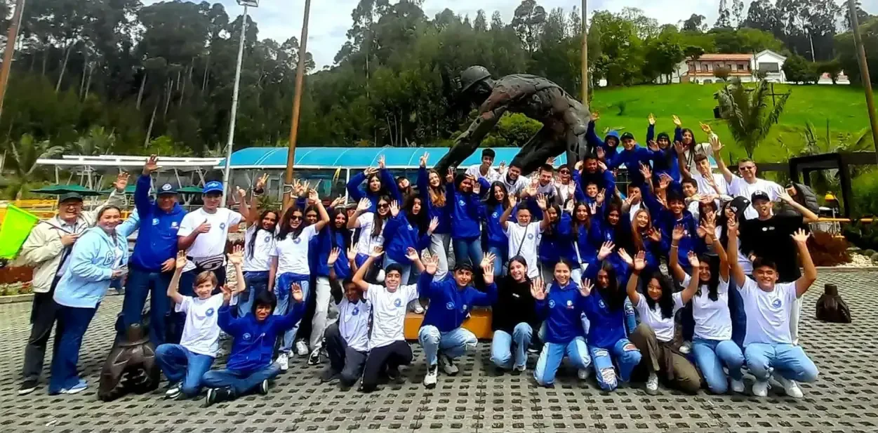 Colegio Alemán — Catedral de Sal Monumento al Minero - Zipaquira