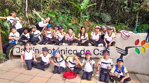 Salida pedagógica — Sendero de bosque en los ecoparques de Cali