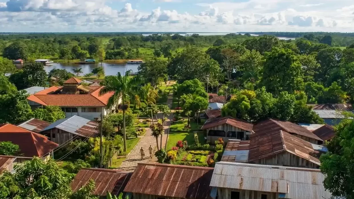 Analizamos la logística de Leticia vs Puerto Nariño vs Isla de los Micos para quienes buscan una inmersión tranquila en la selva colombiana durante 2027.